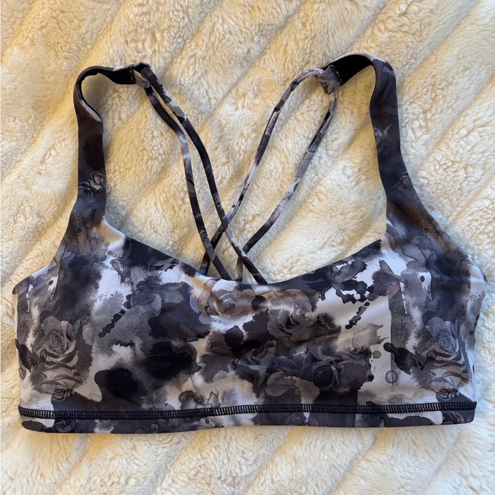 Women's Lululemon Free to be Sports Bra size 6